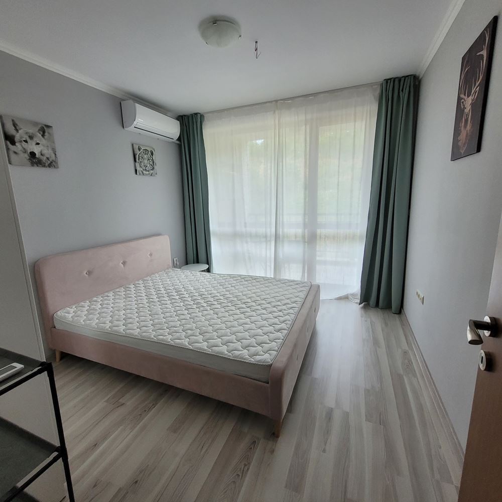 Cozy one-bedroom apartment with new furnishings in a gated complex near the sea in Elenite Resort