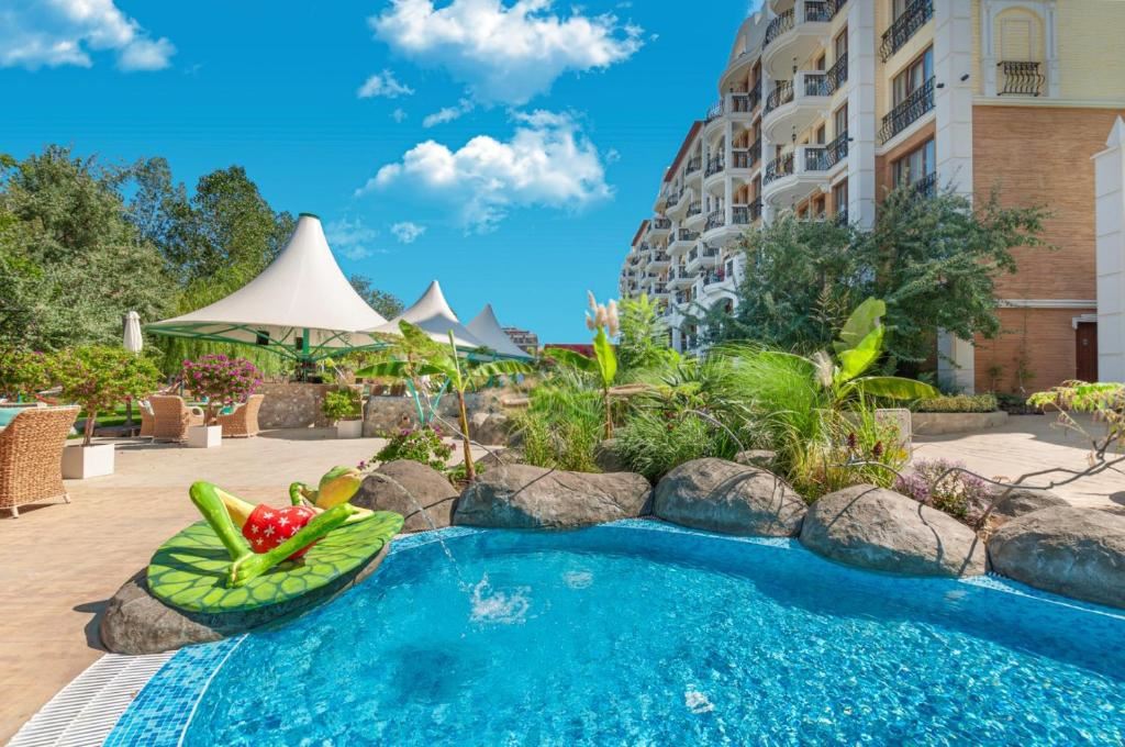 One-Bedroom Apartment with a View of the Park and Swimming Pool in a Prestigious Complex in Sunny Beach