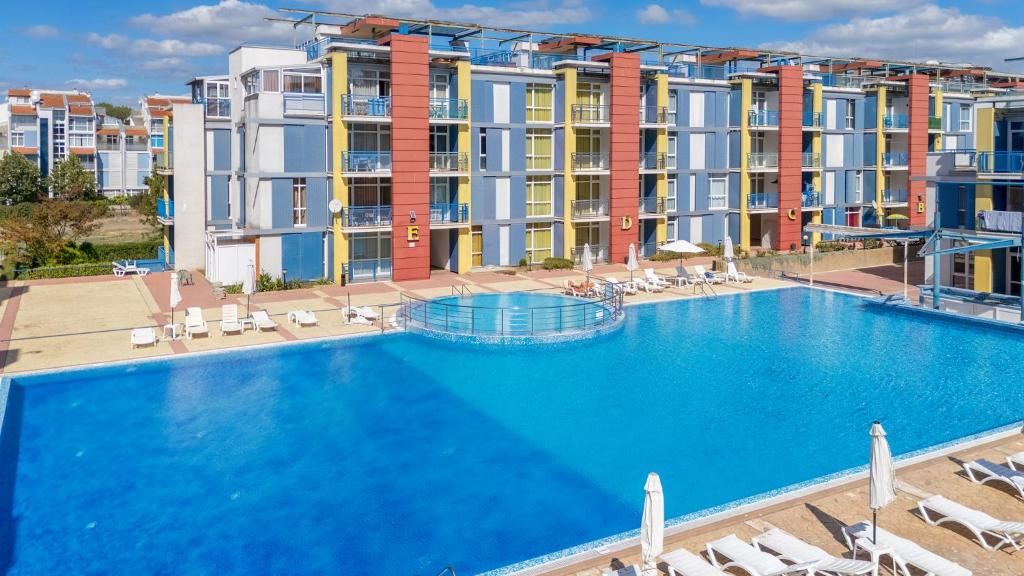Spacious Furnished Studio in a Modern Complex Just 300 Metres from the Sea in Sunny Beach