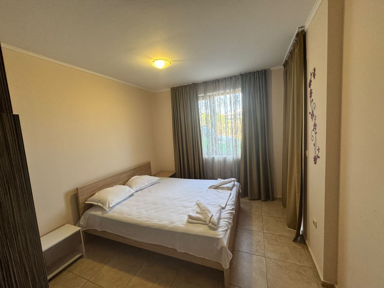 Spacious apartment with three bedrooms, its own atmosphere and excellent infrastructure in Nessebar