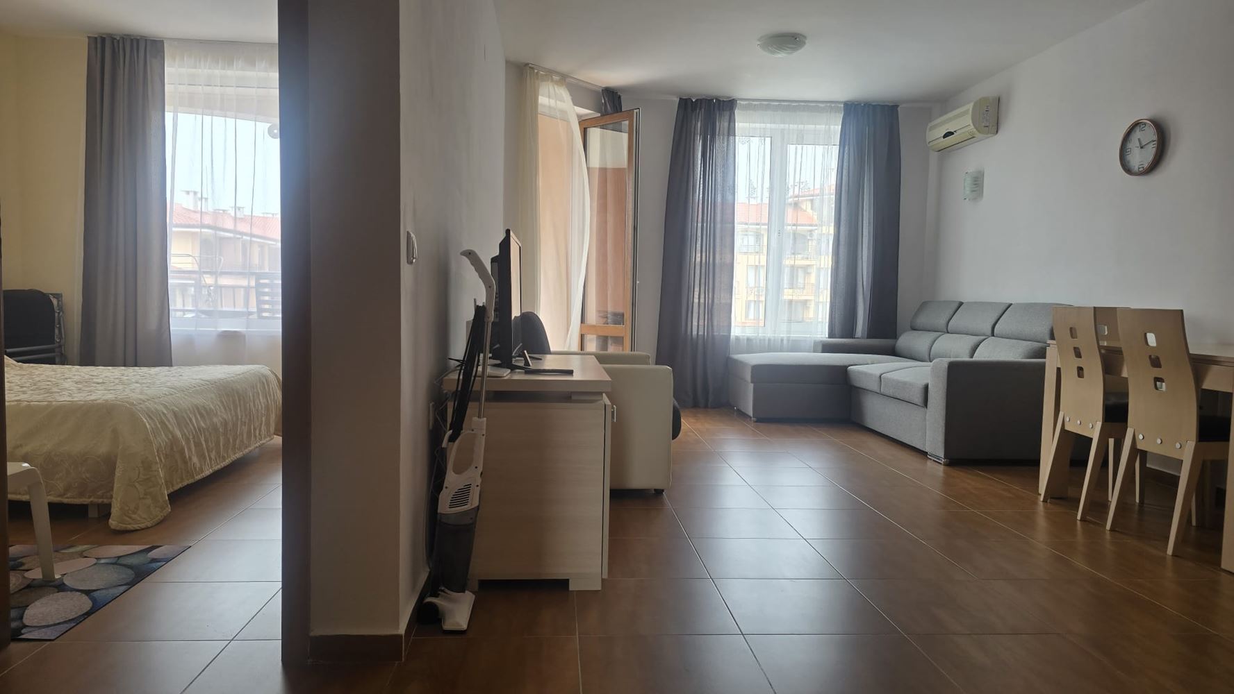 One-Bedroom Apartment with Pool View in Sveti Vlas – Just Steps from the Sea