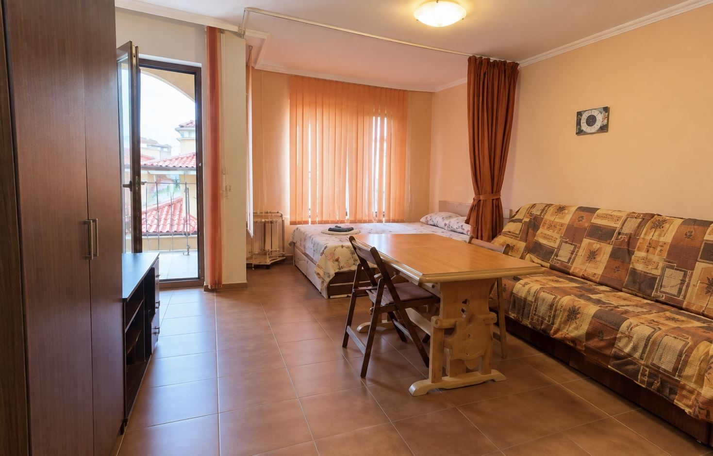 Sveti Vlas: Stylish South-Facing Studio in a Complex with a Swimming Pool and Act 16