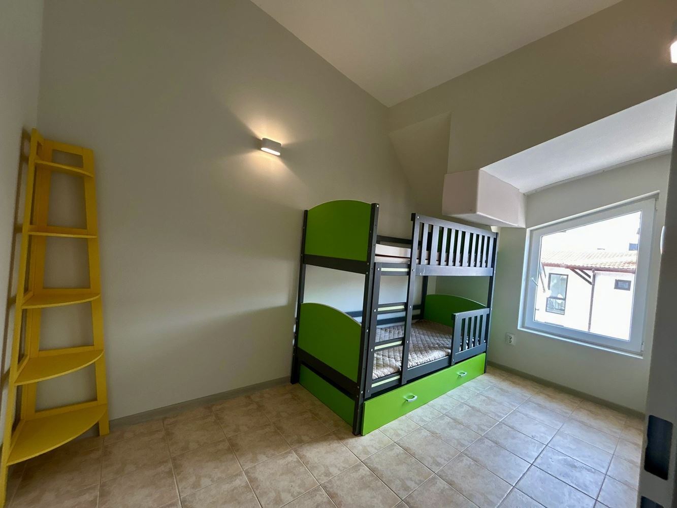 Spacious two-bedroom apartment in Sveti Vlas surrounded by greenery
