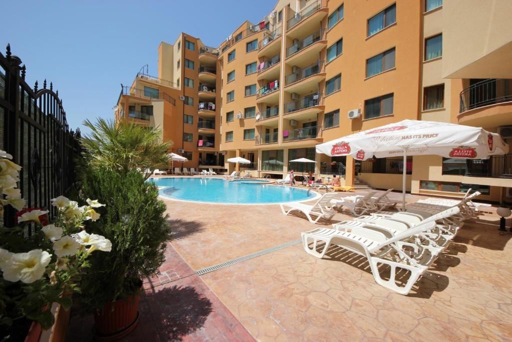 Three-room apartment with an excellent area and low maintenance fee in Sunny Beach