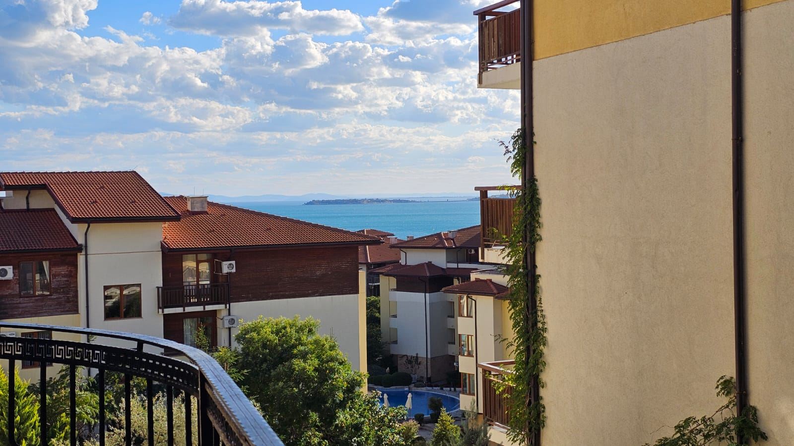 Cozy and stylishly furnished one-bedroom apartment with partial sea view