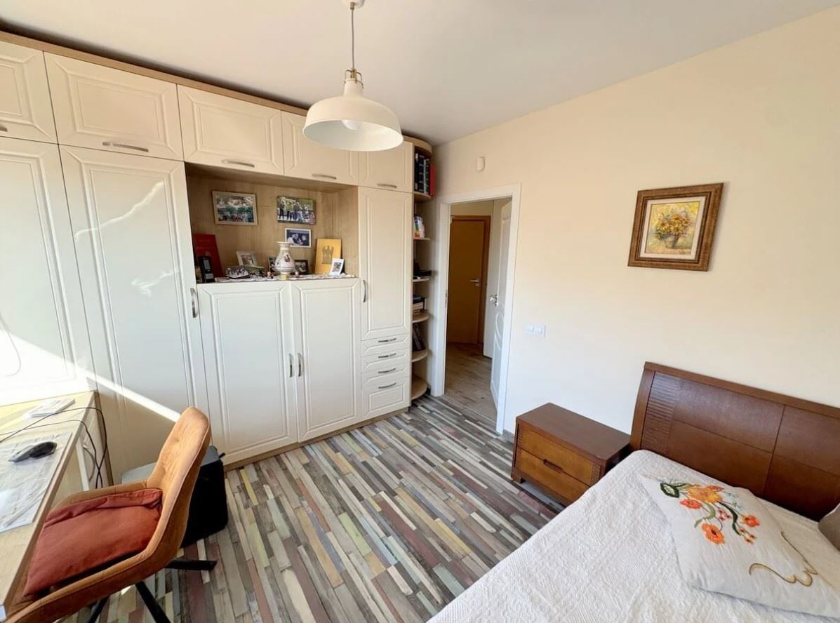 Apartment with three-bedroom in a prestigious gated complex in Saint Vlas – first line comfort and nature
