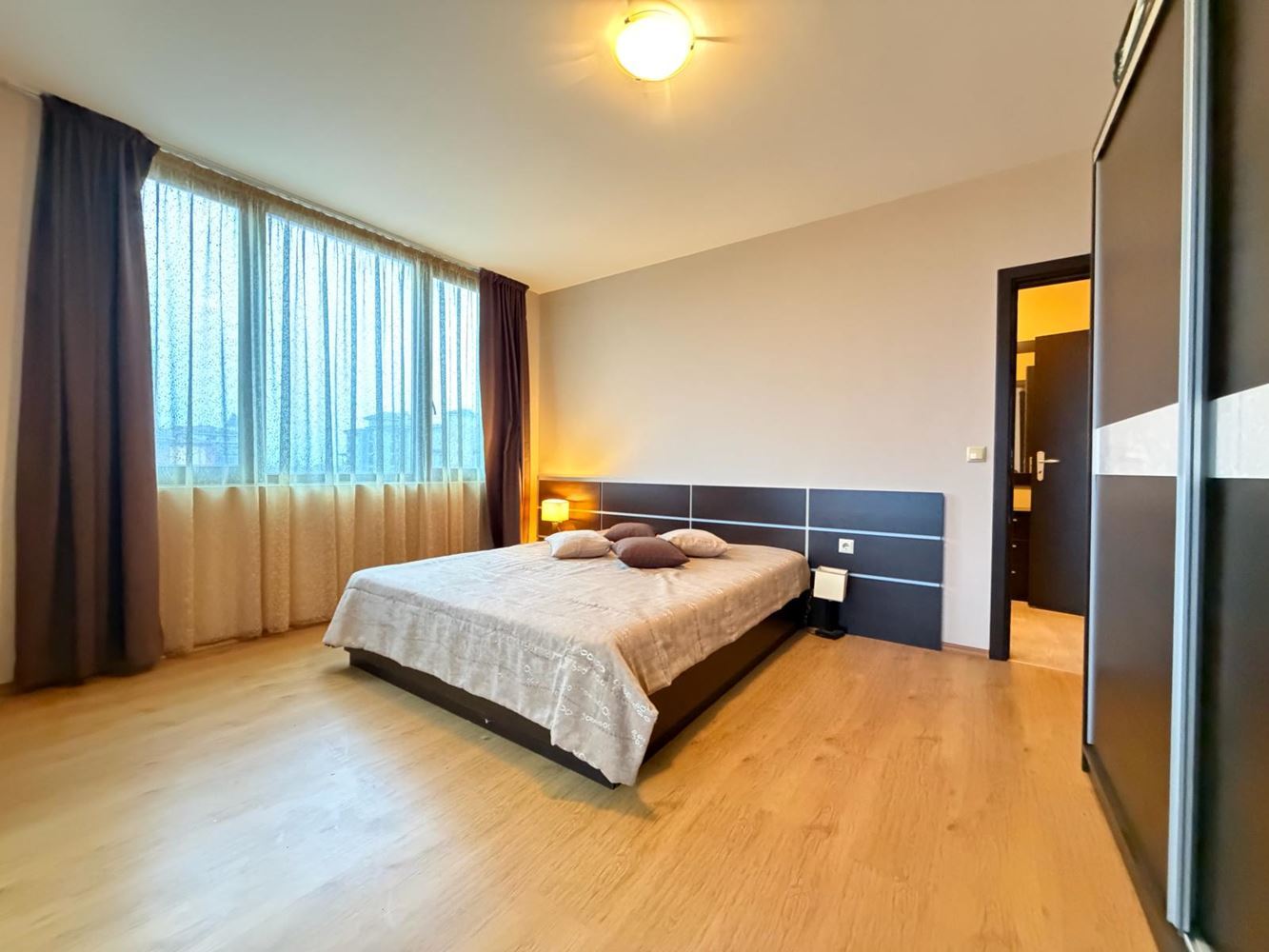 Spacious three-room apartment in Nessebar – fully furnished, in a quiet and fast-developing area near the sea