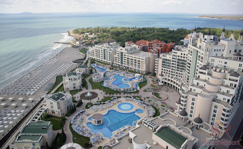 Spacious One-Bedroom Apartment on the First Sea Line in Pomorie with Sea View