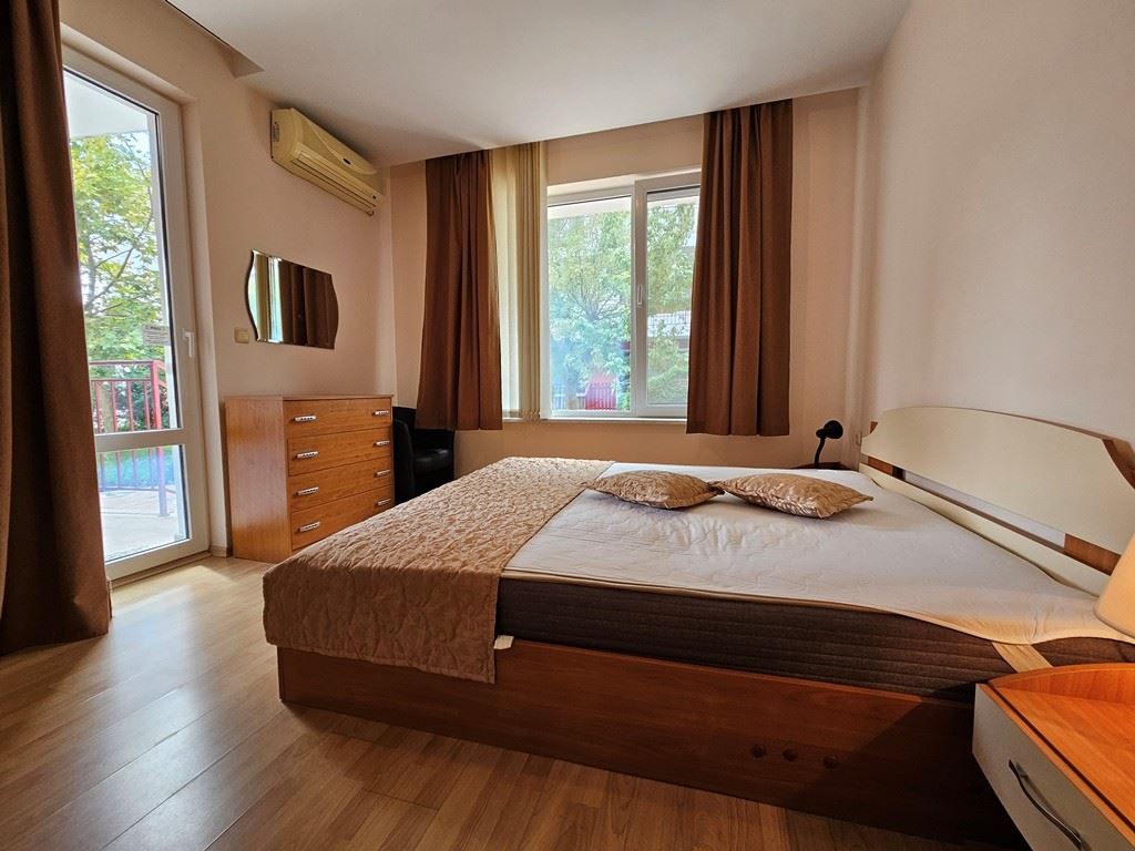 One-Bedroom Apartment on the First Line to the Sea in a Secure Complex in Elenite