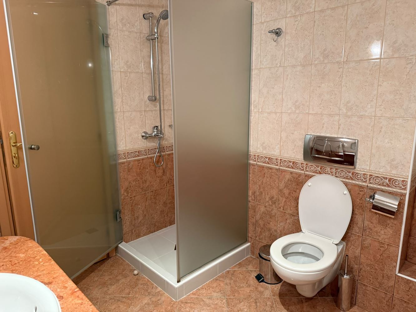 Spacious One-Bedroom Apartment on the First Line in Pomorie