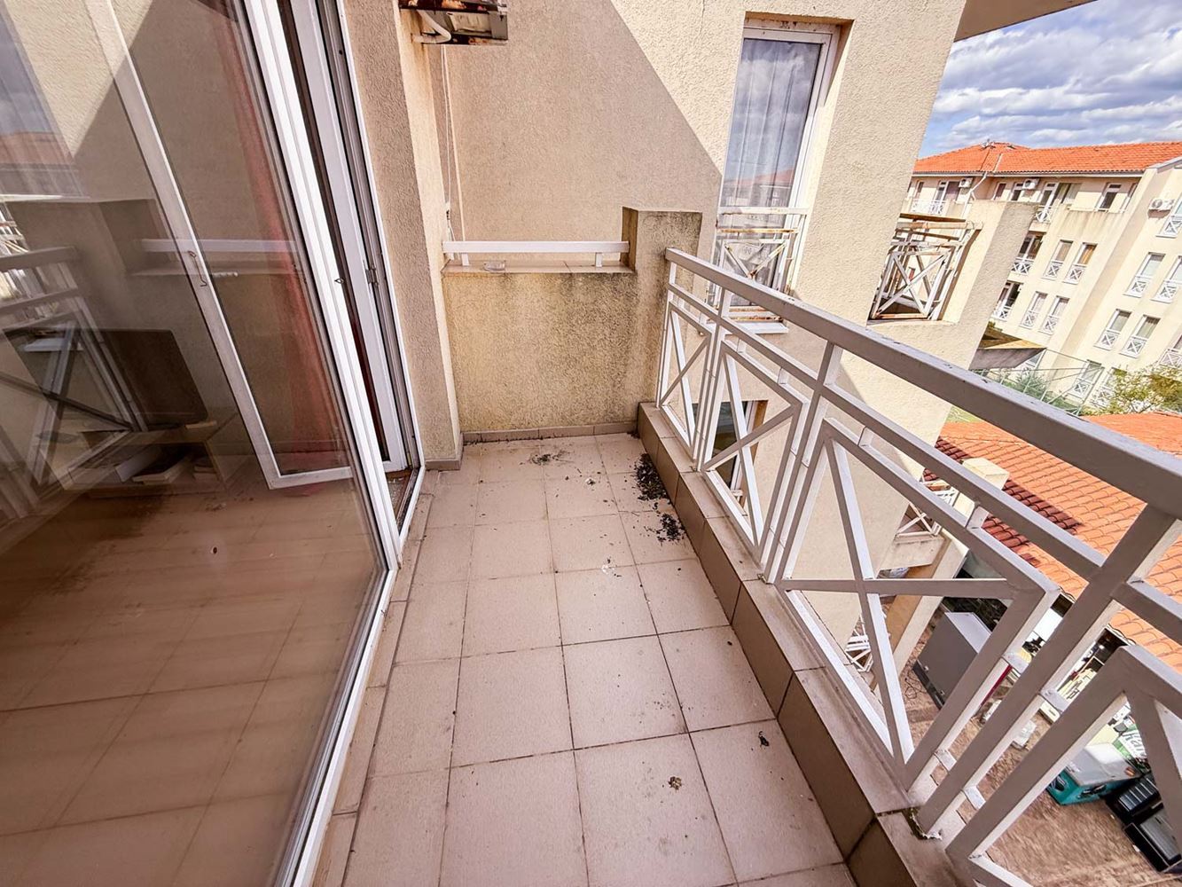 Three-room Apartment with Pool View in a Well-Maintained Complex near Sunny Beach