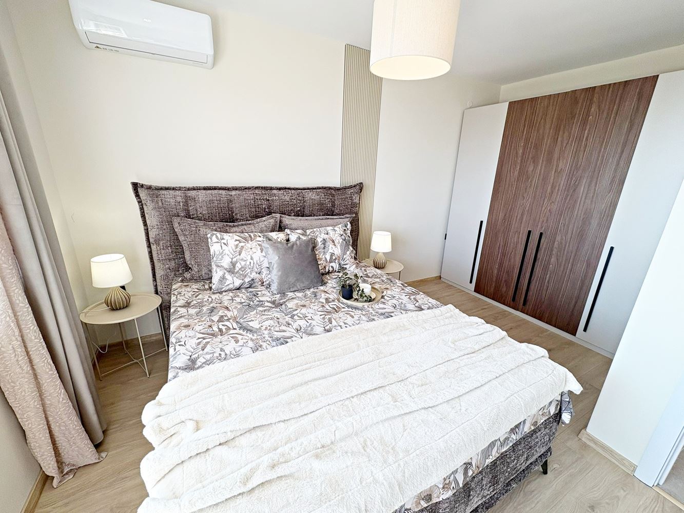 Two independent residential spaces with sea view in the center of Sveti Vlas – designer interior and private parking space