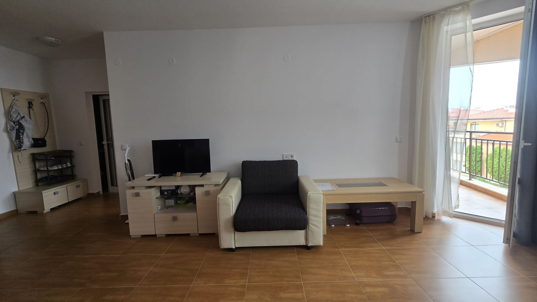 One-Bedroom Apartment with Pool View in Sveti Vlas – Just Steps from the Sea