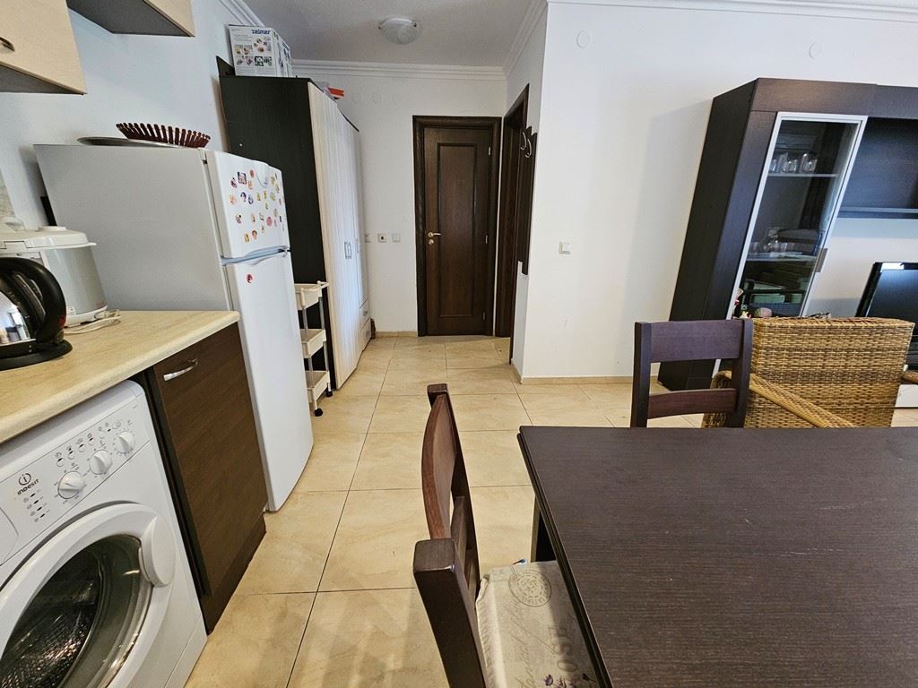 Luxury on the first line – stylish apartment with veranda, private garden, and sea view in Sveti Vlas