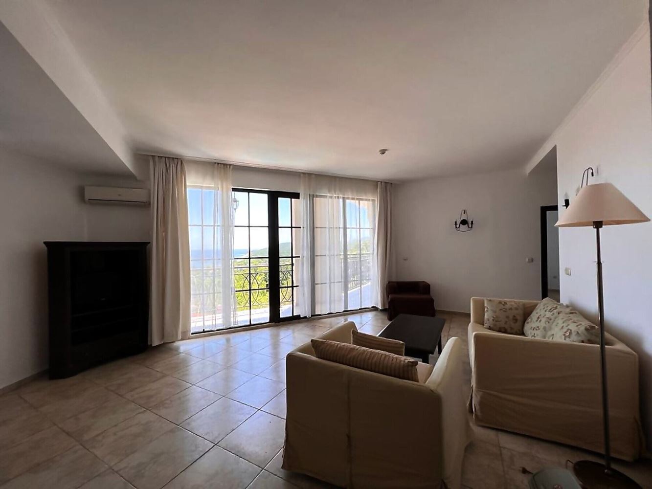 Wonderful One-Bedroom Apartment with Sea Views in a Luxury Seafront Complex in Obzor