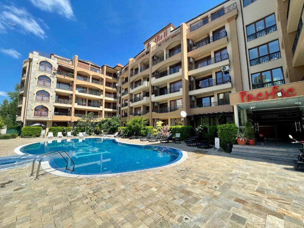 Comfortable One-Bedroom Apartment in a Complex in Sunny Beach with a Swimming Pool and Year-Round Maintenance