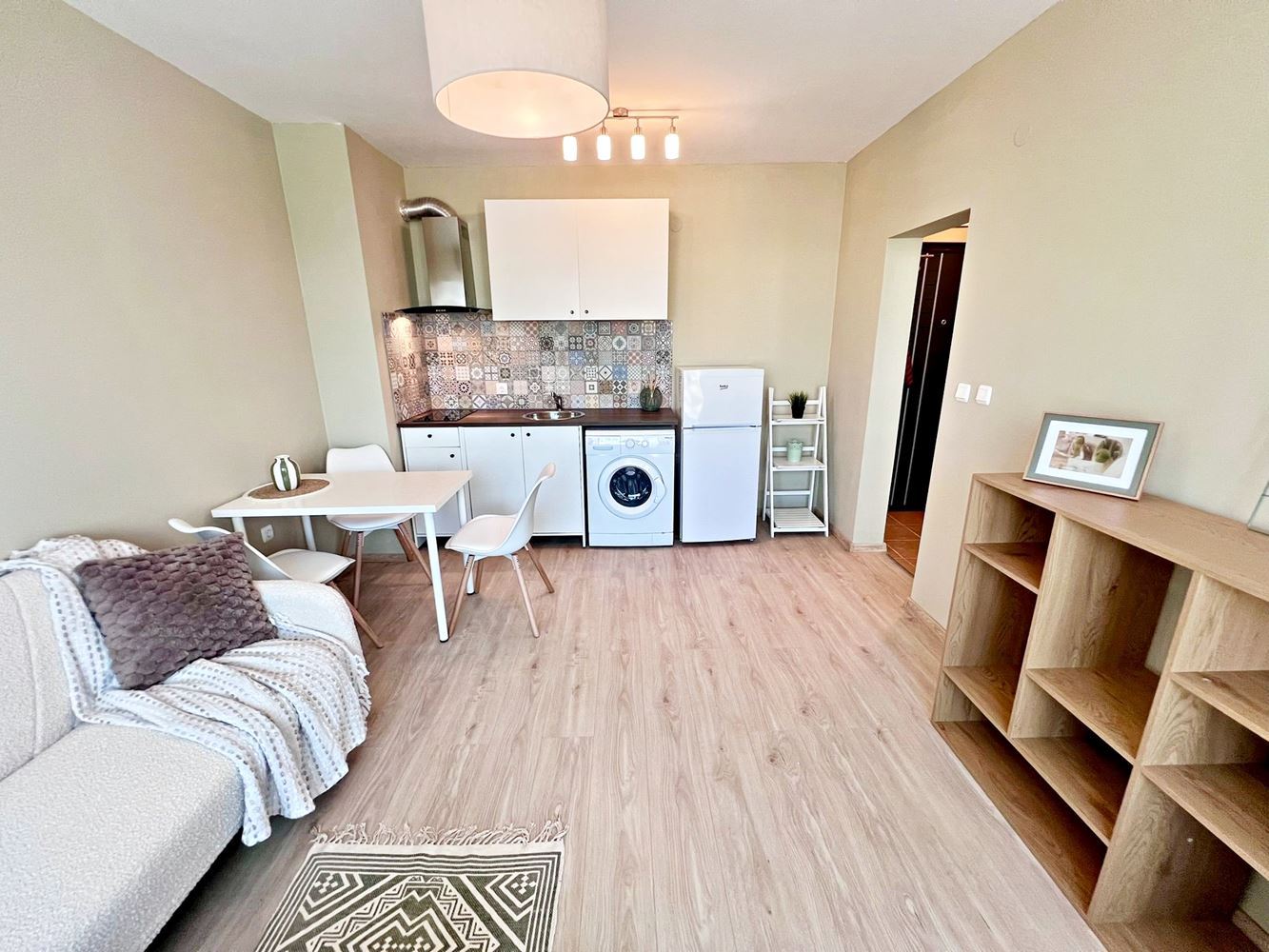 Stylish one-bedroom apartment with low maintenance fee in an excellent complex in Sunny Beach – ready to move in or for investment