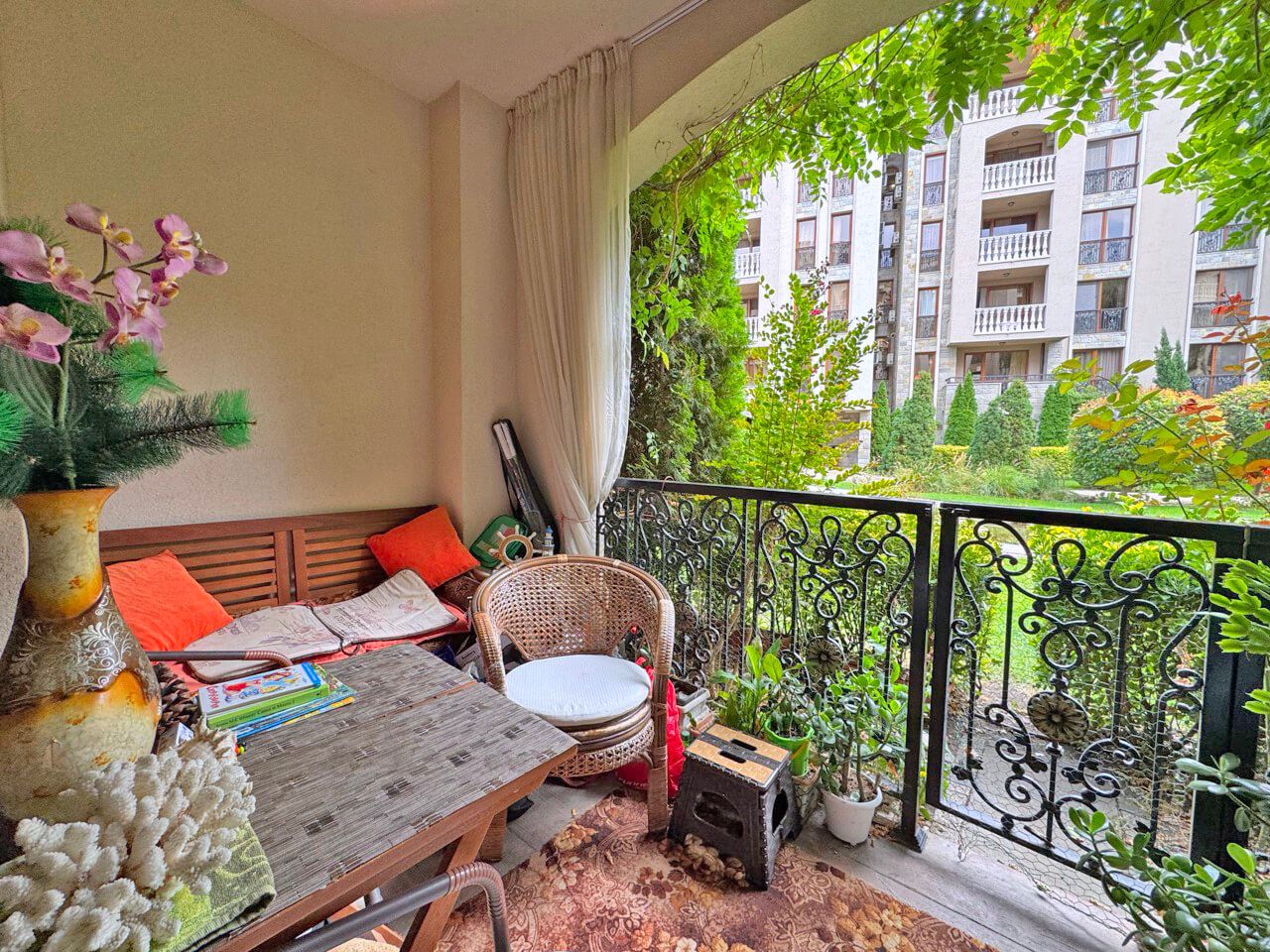 Luxury One-Bedroom Apartment with Park View in a Prestigious Complex in Sunny Beach