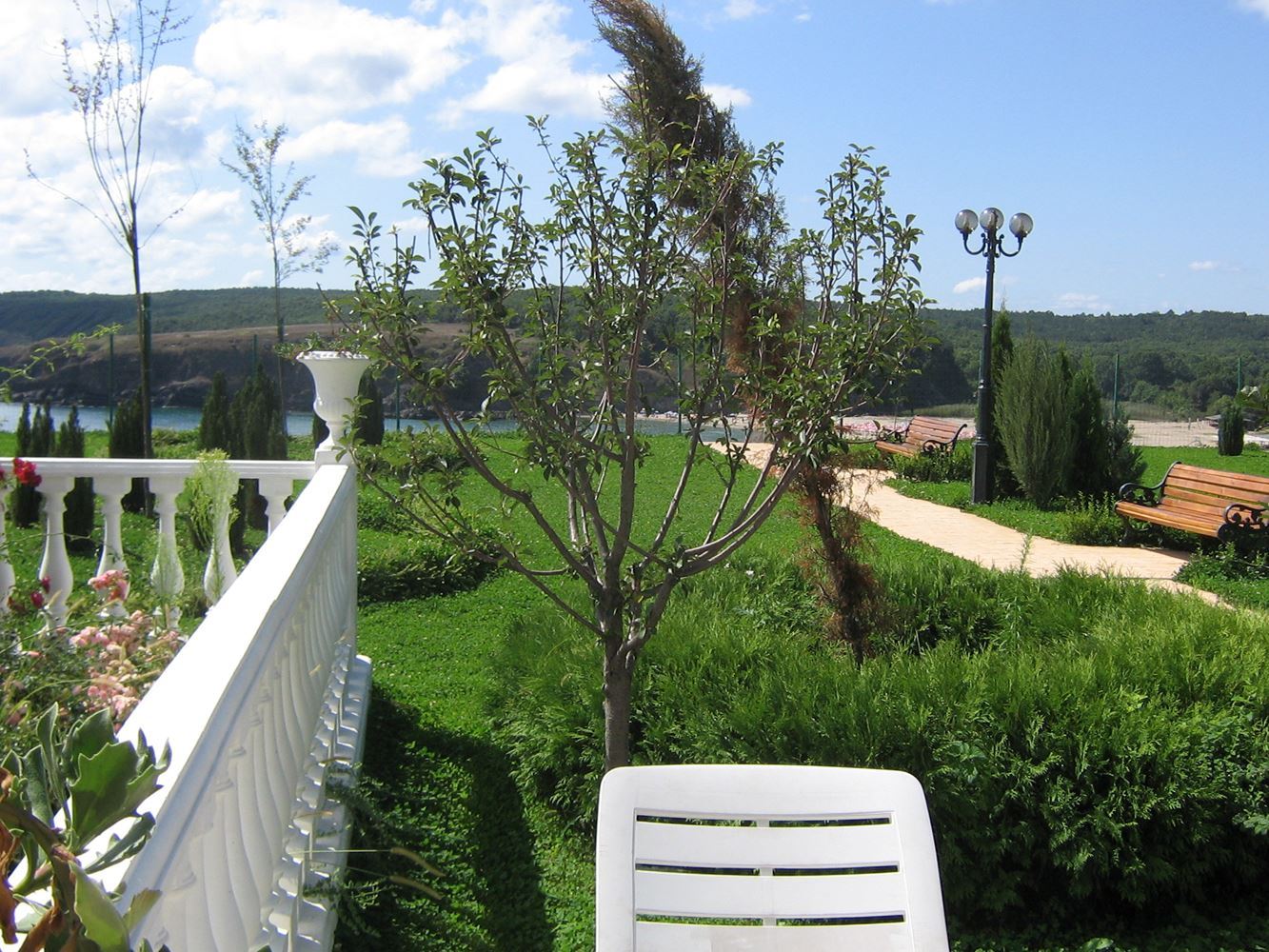 First line to Butamyata Beach! Furnished one-bedroom apartment with partial sea view in Sinemorets