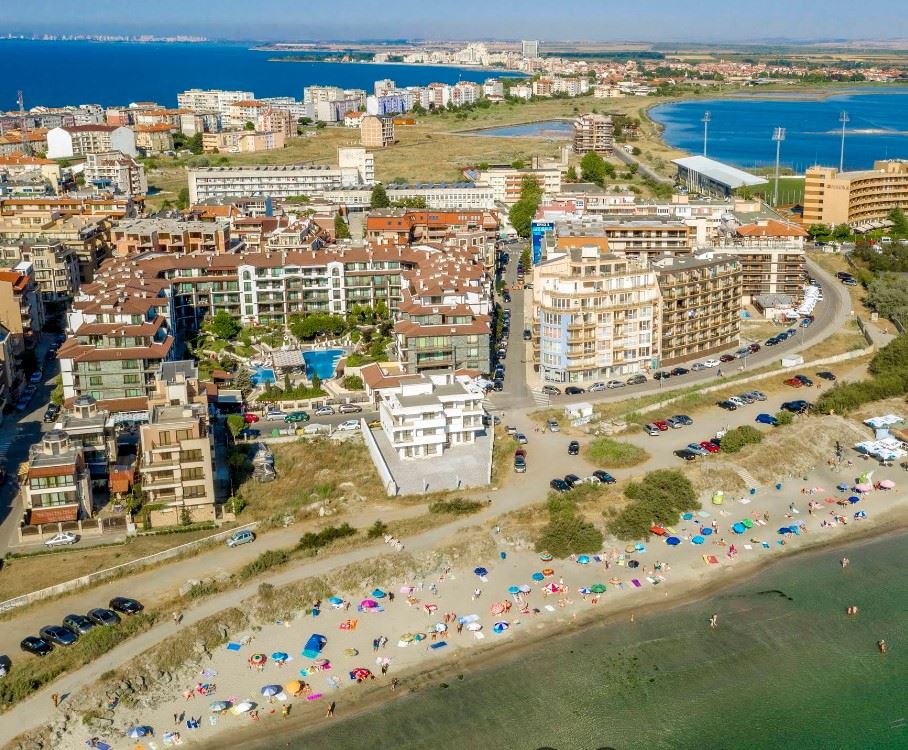 Spacious three-room apartment with sea view in Pomorie – 50 meters from the sea