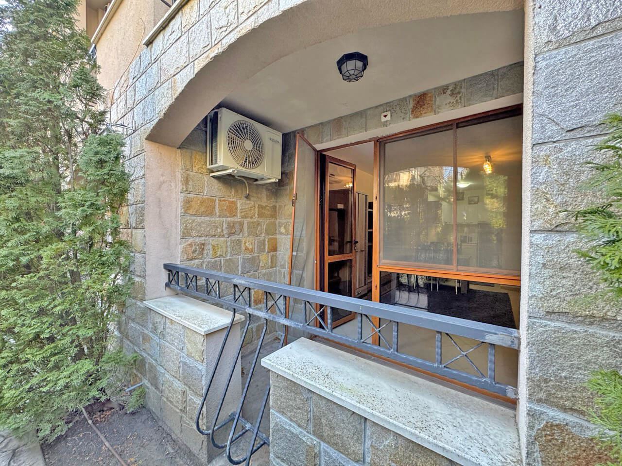 Perfect One-Bedroom Apartment with Direct Access to a Garden in a Luxury Complex with Excellent Amenities