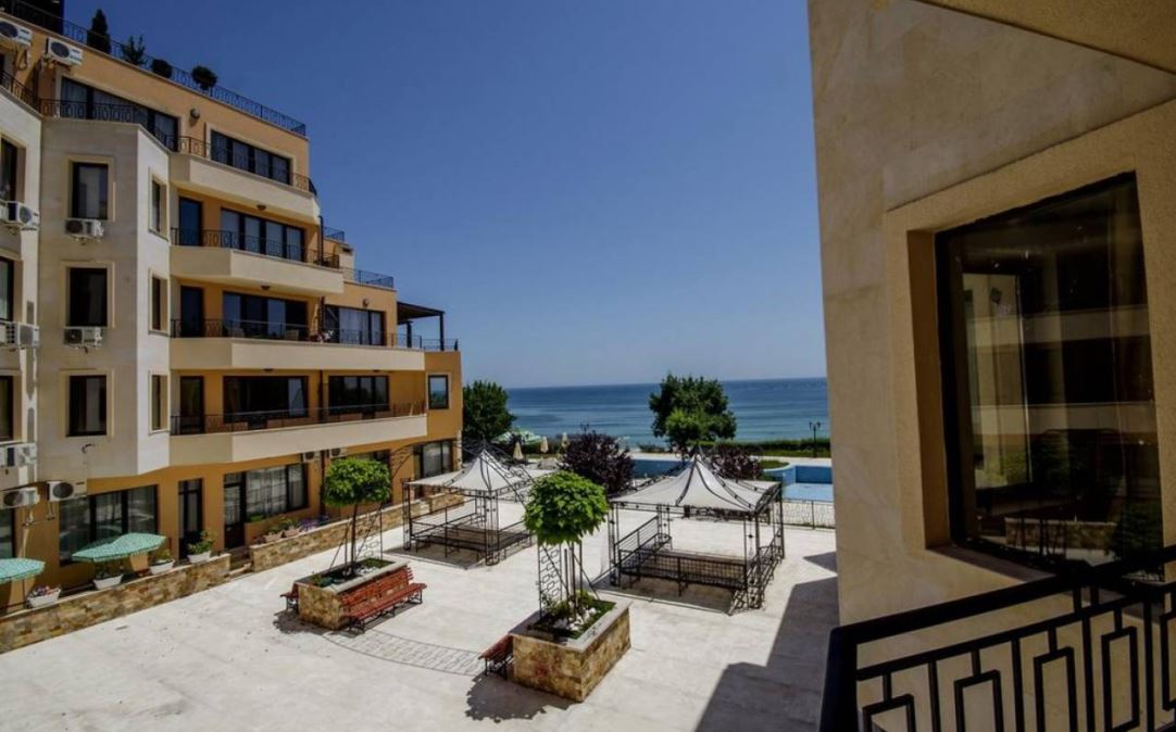 Two-bedroom apartment 50 meters from the beach in Ravda – modern building, comfort, and excellent location