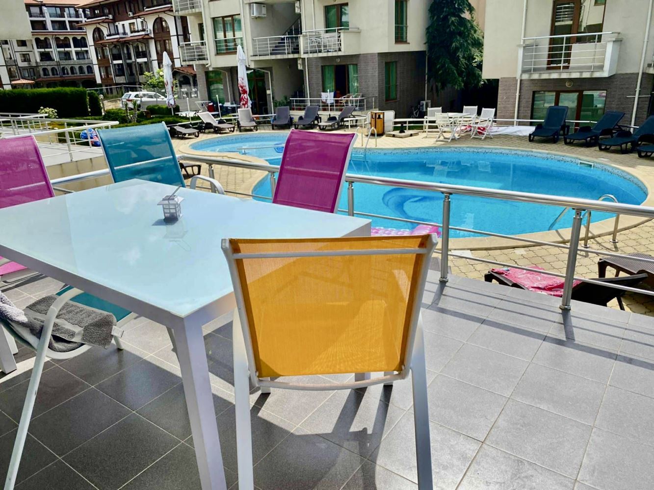 Two-bedroom apartment with pool view in Sveti Vlas – comfort, style and excellent location