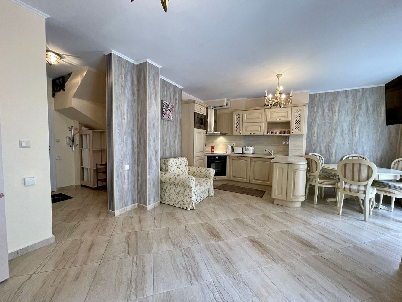 Luxury Maisonette with Garden in an Elite Complex – Comfort and Relaxation Near the Sea