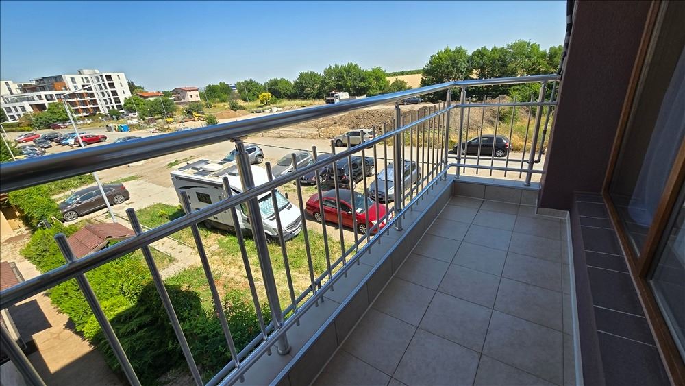 One-bedroom apartment without a maintenance fee in Sarafovo – recently refreshed