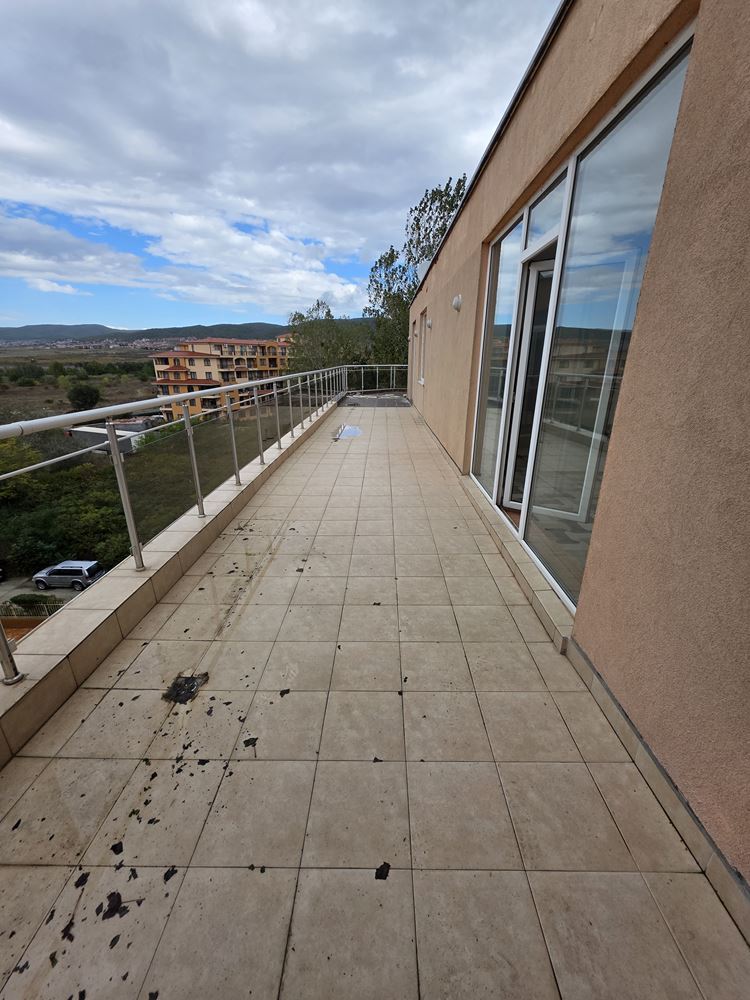 Three-room apartment with a huge terrace 500 m from the beach in Sunny Beach – 148 m² and excellent potential