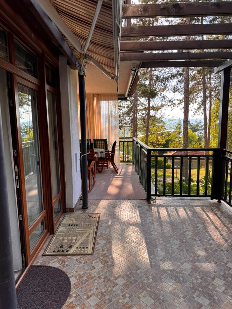 Three-room apartment with sea view surrounded by pine trees – luxury and tranquillity on the first line in Sozopol
