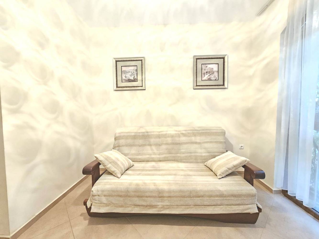 Three-room ground-floor apartment with direct access to the pool in a luxury complex in Sunny Beach
