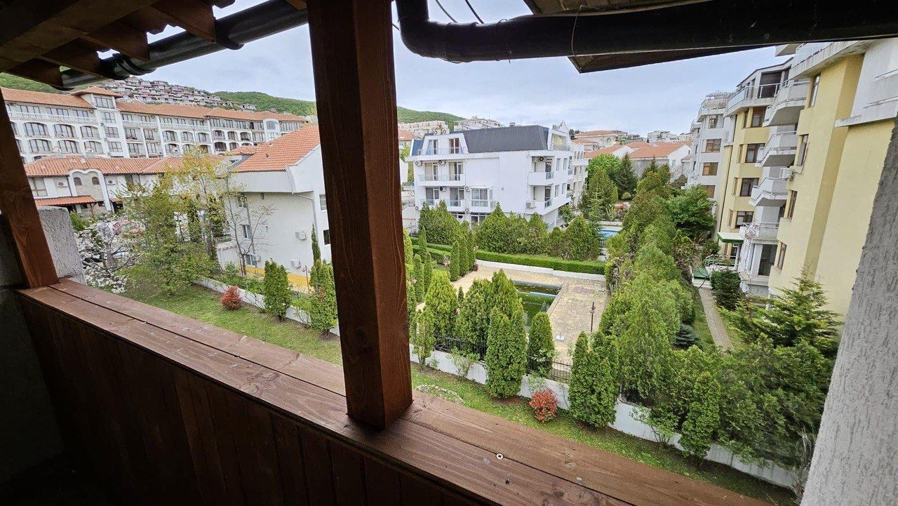 Spacious three-room apartment in Sveti Vlas – only 100 m from the beach and the marina