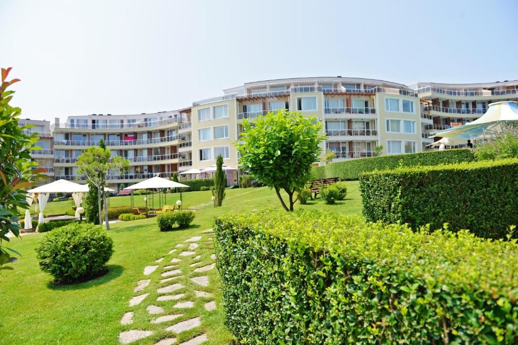 One-Bedroom Apartment with Sea View in Chernomorets – Wonderful Property in a Complex 200 Meters from the Beach