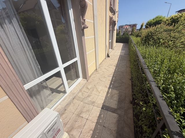 Cozy one-bedroom apartment with a huge terrace in Ravda – your own private space by the sea