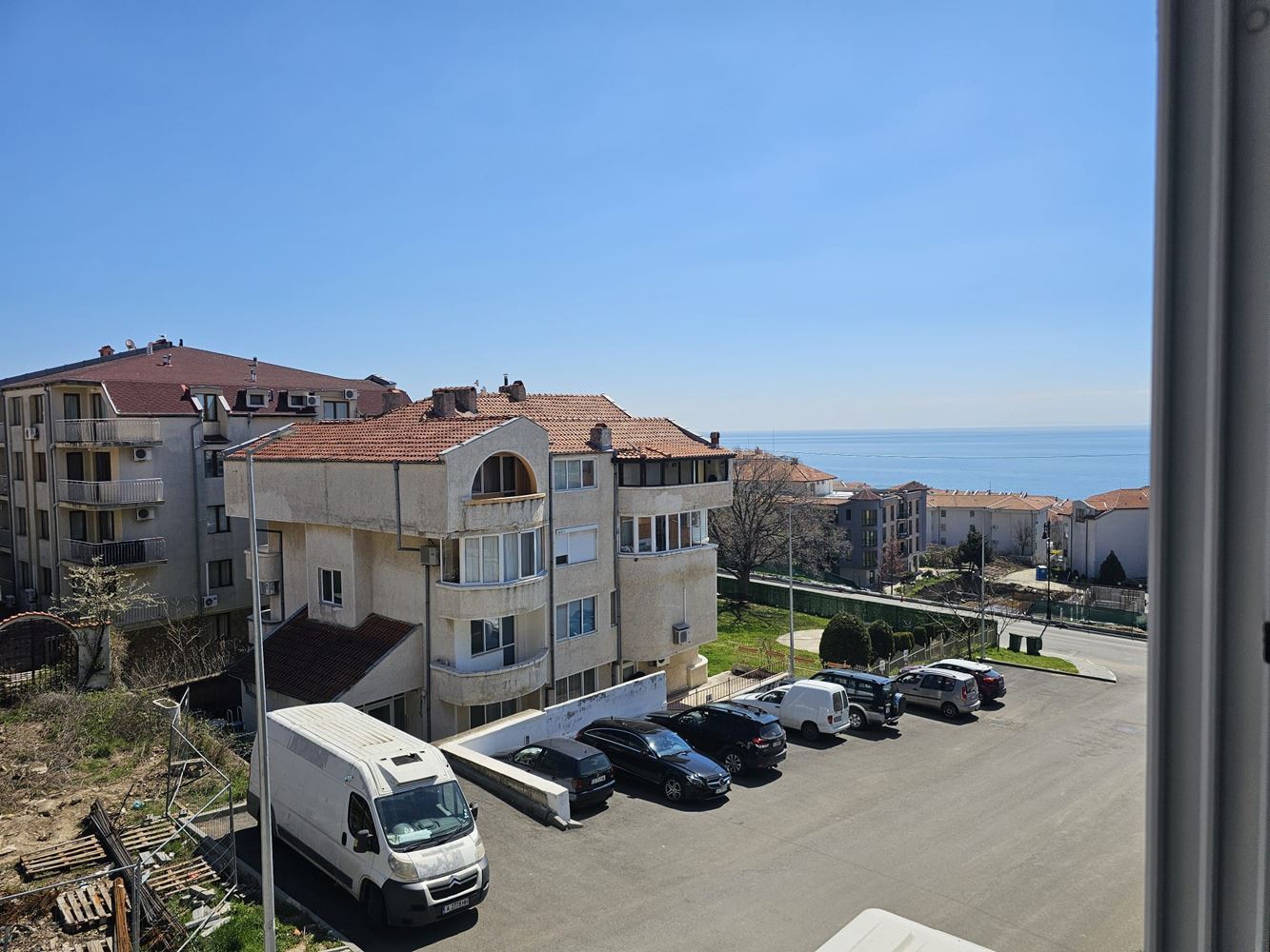 Studio with sea view in Sveti Vlas – with parking space and no maintenance fee