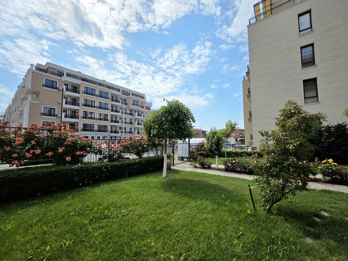 Sea Comfort with a Private Garden – One-Bedroom Apartment Just Steps from the Beach in Sveti Vlas