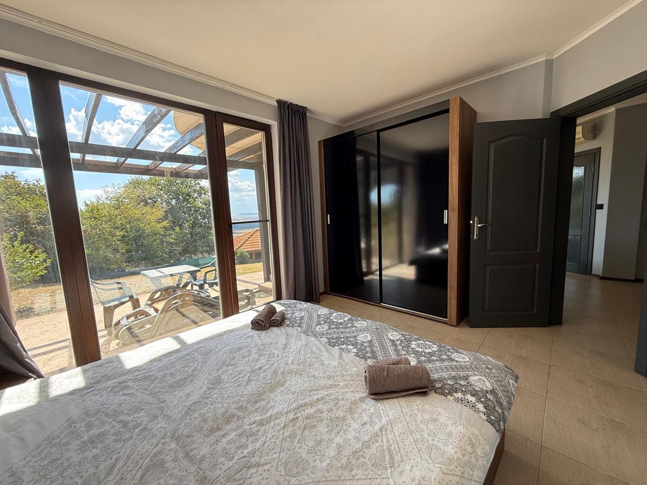 Spacious Apartment with Two Bedrooms and a Beautiful View in a Peaceful Complex near Sunny Beach