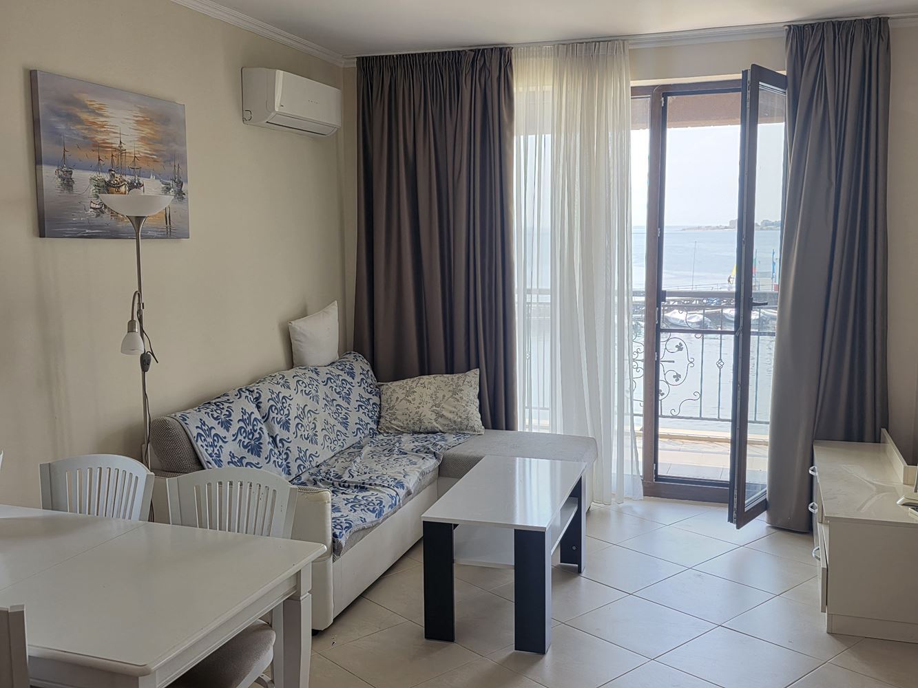 One-bedroom apartment on the first line with a frontal sea view in Nessebar