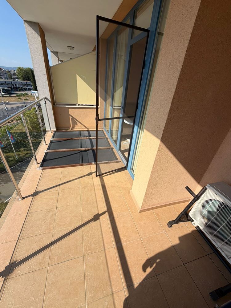 Investment with Potential: Spacious Studio with Year-Round Use in Sunny Beach