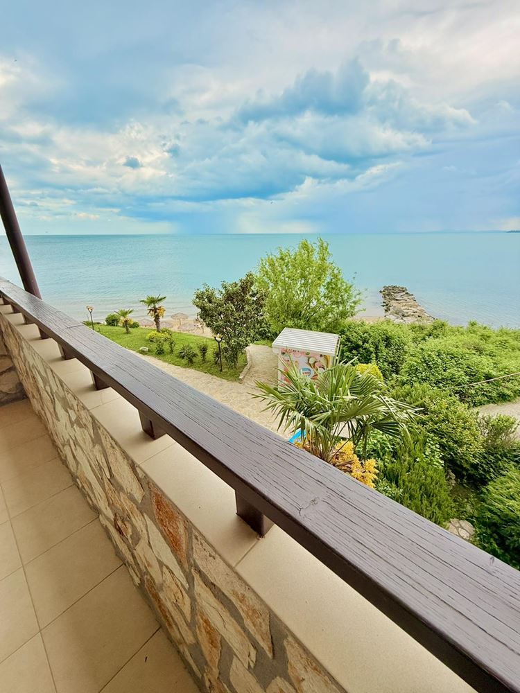 Two-bedroom apartment on the first line to the sea in Sveti Vlas – comfort, spaciousness and a unique sea view