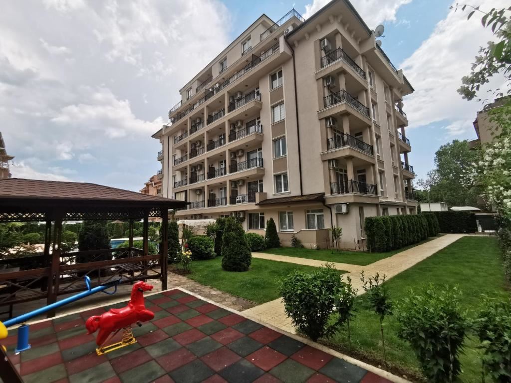 Spacious two-bedroom apartment in Sunny Beach – comfort, nature and low maintenance fee