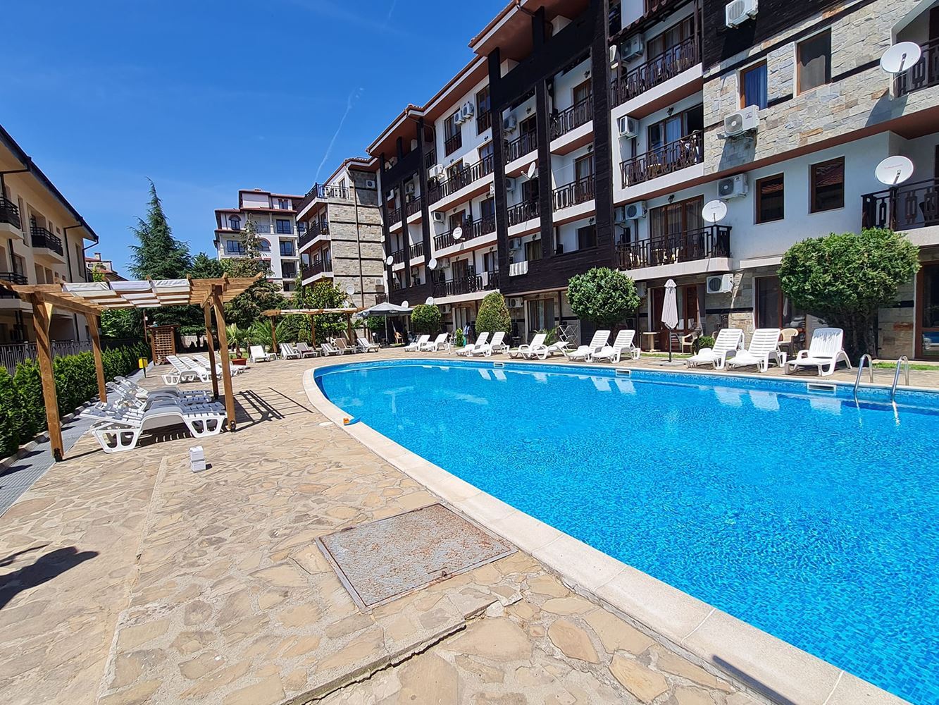 Stylish and cozy apartment with direct access to the pool – modern studio in a gated complex, 300 m from the sea