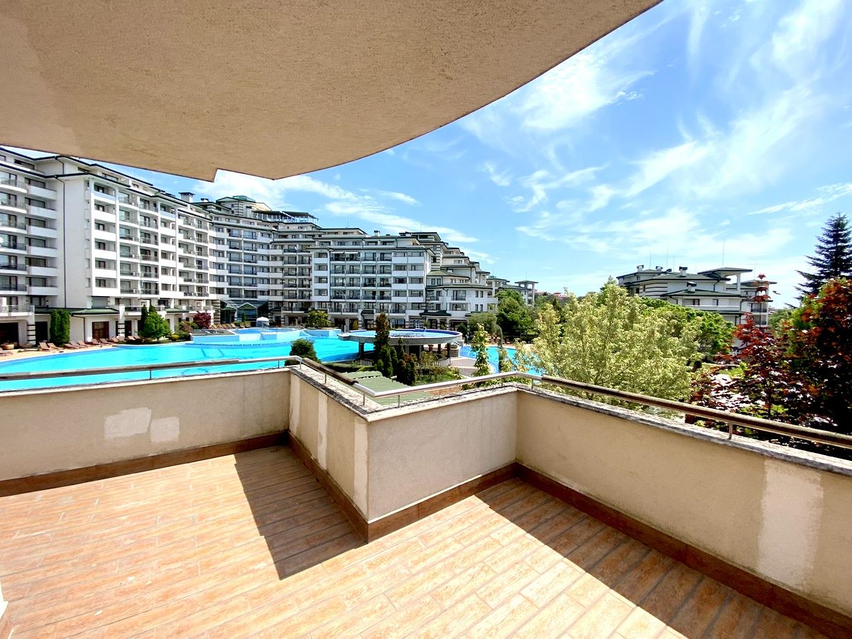 One-bedroom apartment on the first sea line in Ravda – luxury, nature, and impressive pool view