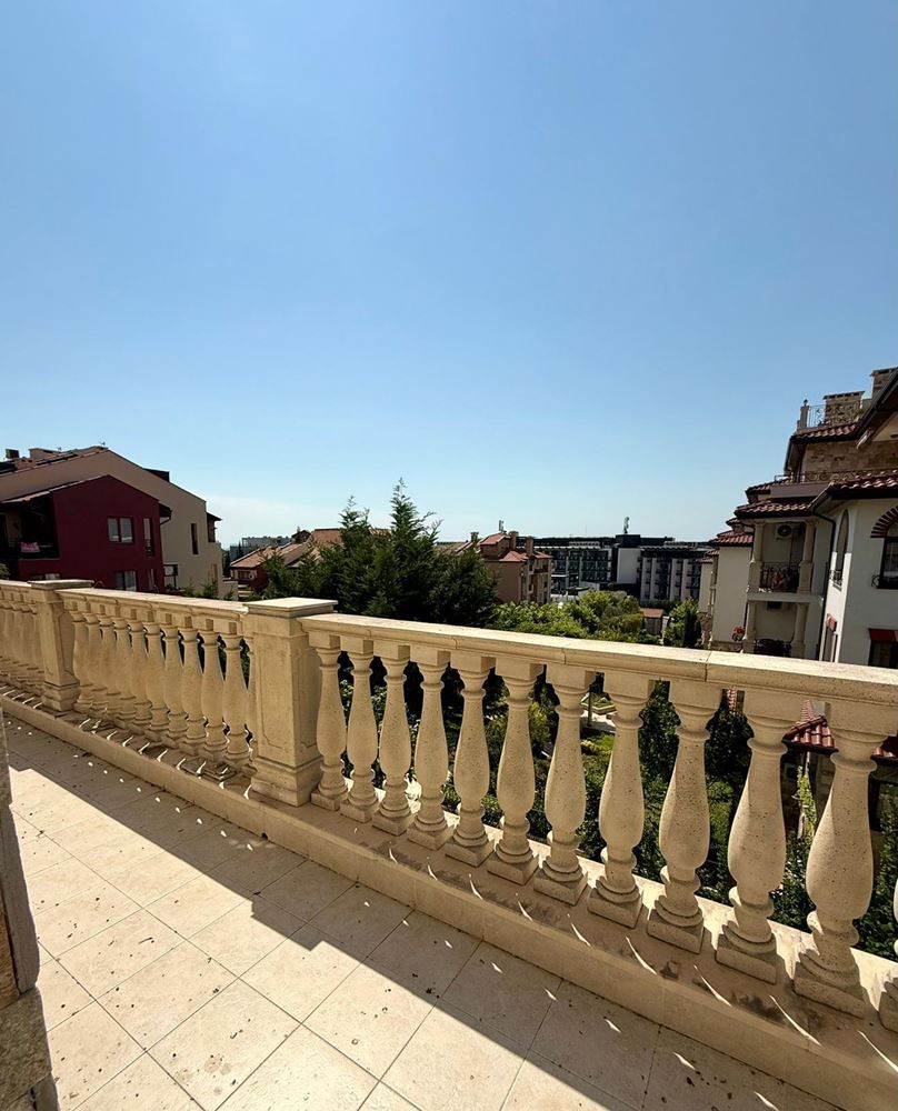 Luxury duplex apartment with spacious veranda and pool view in Sveti Vlas