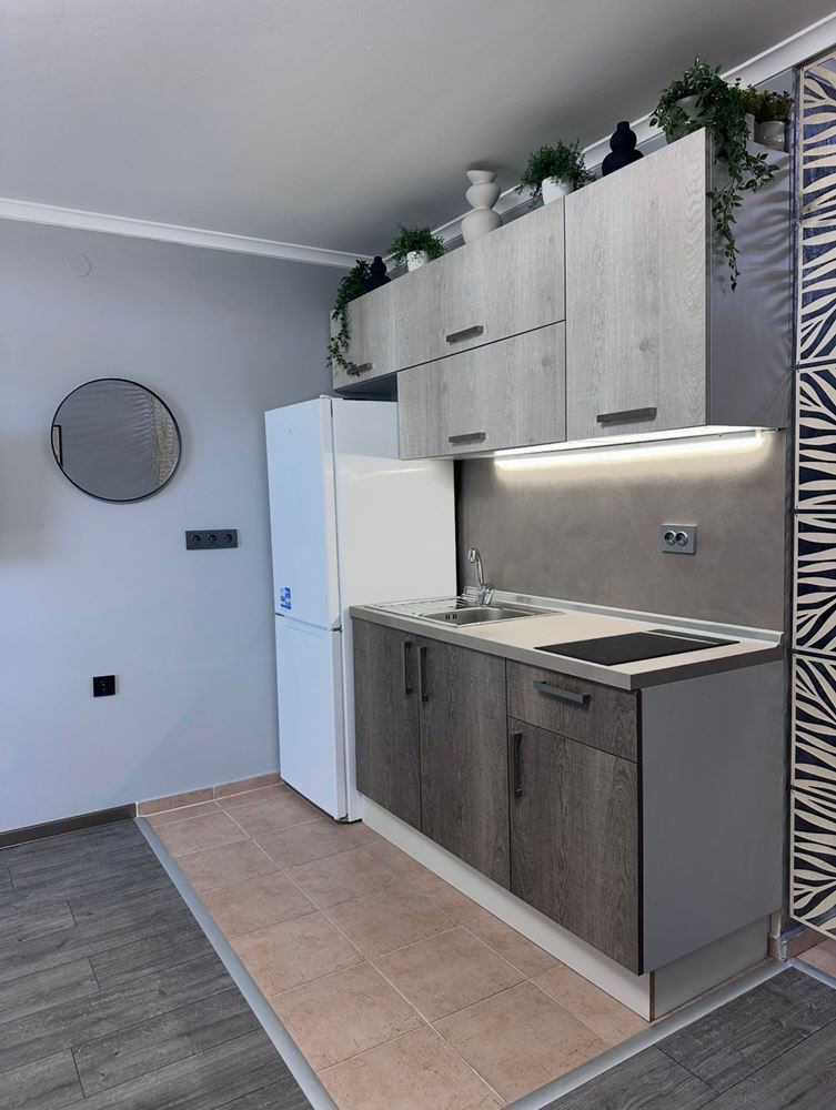 One-bedroom apartment with partial sea view in St. Vlas – furnished, renovated, in a luxury gated complex