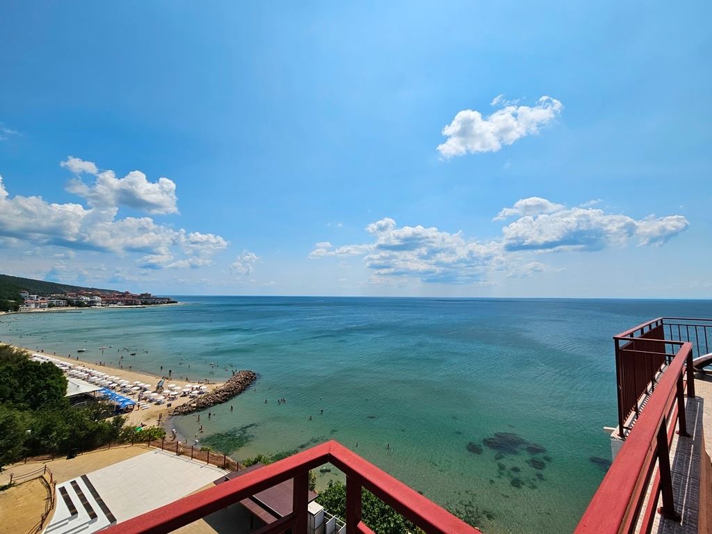 Luxury panoramic apartment on the first line of the sea with two bedrooms and an enormous terrace