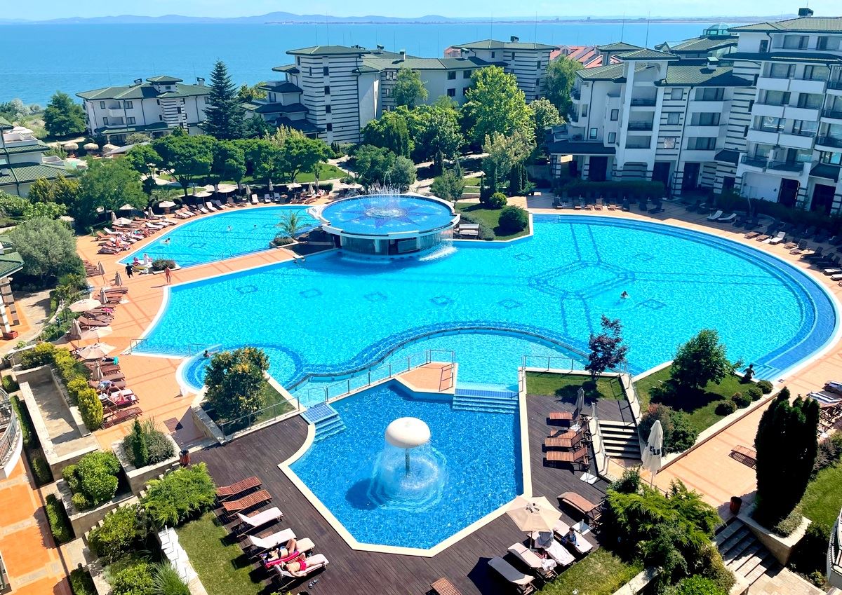 One-bedroom apartment on the first sea line in Ravda – luxury, nature, and impressive pool view