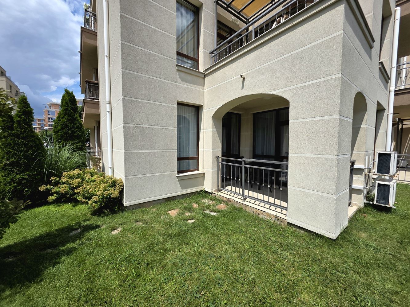 Sea Comfort with a Private Garden – One-Bedroom Apartment Just Steps from the Beach in Sveti Vlas