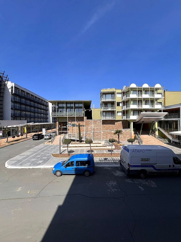 Spacious one-bedroom apartment 50 meters from the beach in Sunny Beach – excellent location and comfort in a gated complex